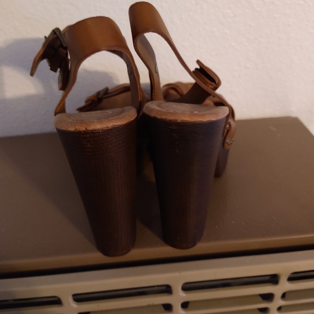 Platform Sandle - Picture 2 of 4